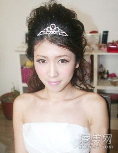 10种漂亮新娘发型的现场演示