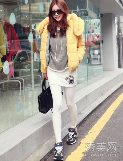 棉衣、紧身裤和运动鞋的冬装是最薄的。