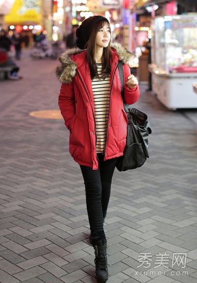冬季服装搭配图红色外套庆祝圣诞节