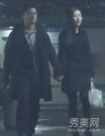 李·的《新情人》质疑个人发型的转变