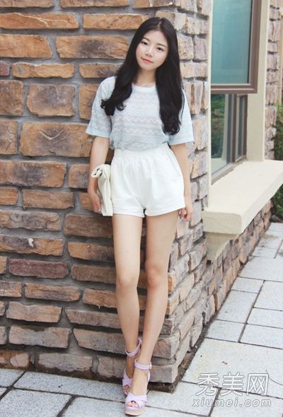 夹克穿上高腰短裤,一秒钟就变得更大更长。