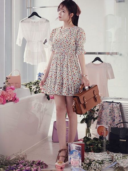 8碎花裙时尚搭配展现夏日风格