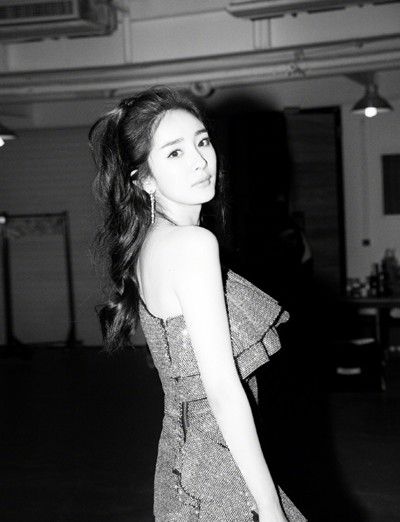 2017腾讯视频星光奖励杨蜜同一个高跟鞋品牌介绍