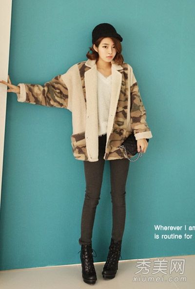 2013年，穿夹克和平角短裤既简单又苗条。