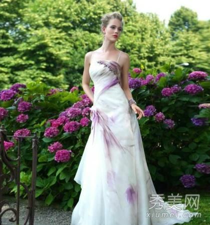 浅色渐变蕾丝八色华丽婚纱