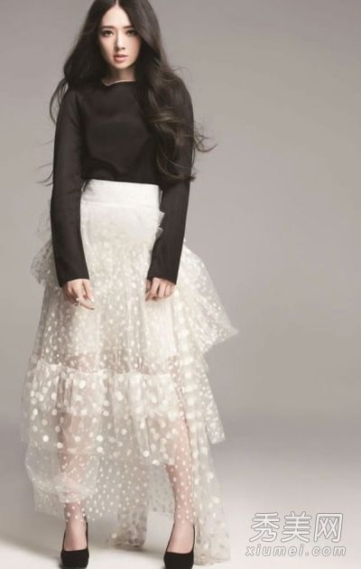 Bea Hayden示范点网格裙搭配女神