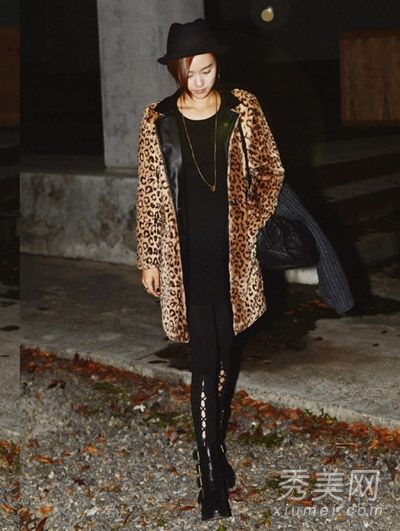 无底鞋韩式外套，彰显职场时尚