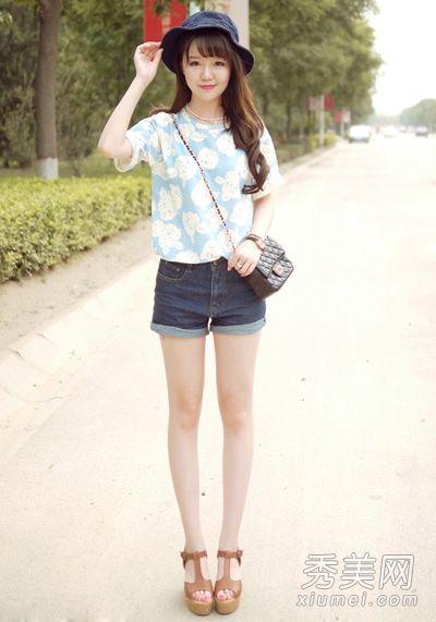 百搭t恤和短裤让你在夏天保持凉爽