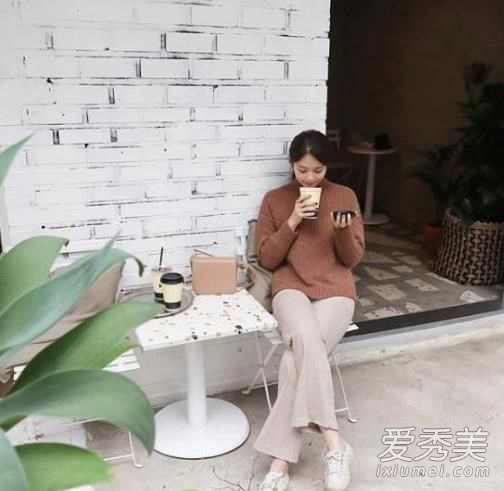 韩牛的瘦骨嶙峋和瘦骨嶙峋的冬季裤腿