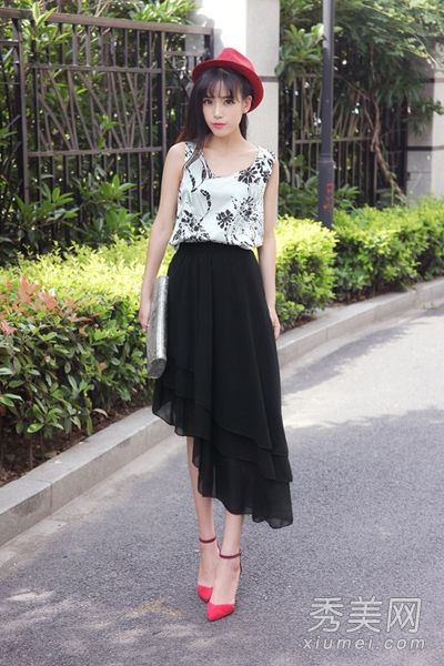 夏天穿高跟鞋高个女人穿长腿九体