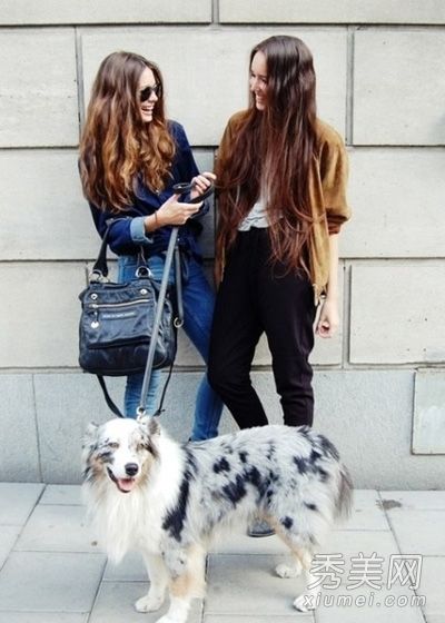 最新的闺装和姐姐购物时穿的衣服很相配