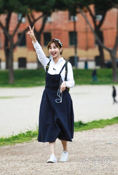 向李菲儿学习穿裙子以减少年龄