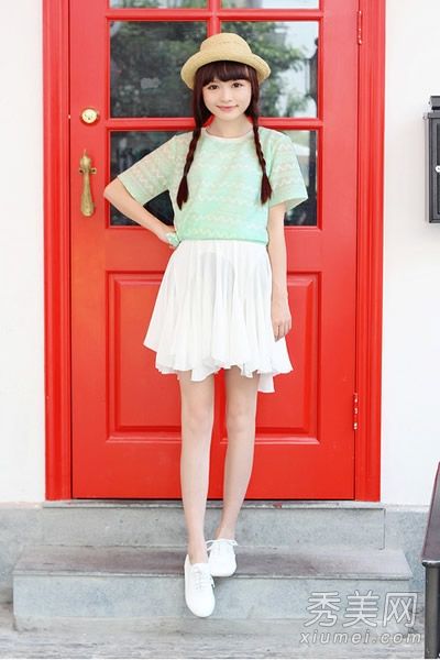 30度左右的甜美小裙子搭配恰到好处
