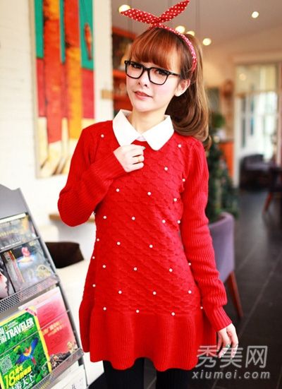 冬装配针织裙子和连裤袜穿好衣服