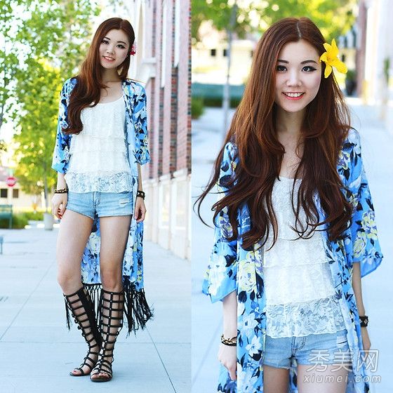 圆脸女孩在夏天展现出苗条的美丽,印花衣服增添了甜美的气质。