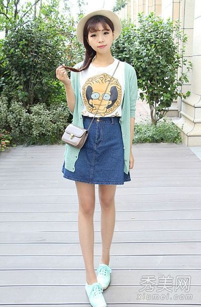 卡通t恤在6月1日扮演温柔的角色