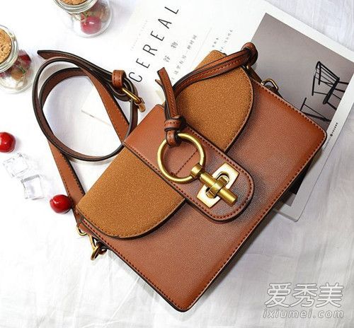 如何清洁肮脏的牛皮袋?