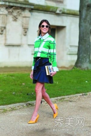 潮人拿潮包上街拍人才小包推行大模式