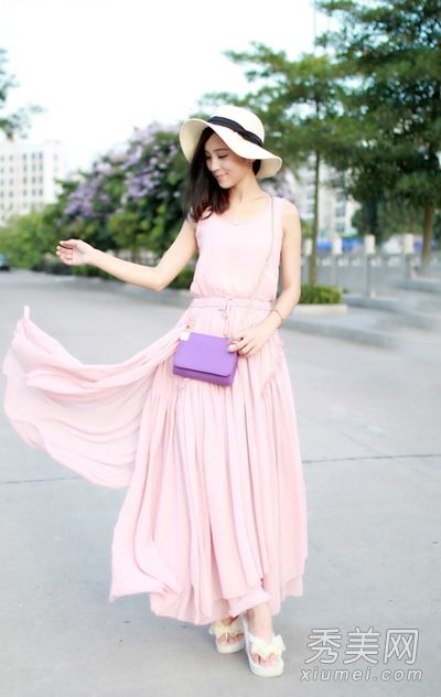 长裙+太阳帽夏天美有更好的折返点