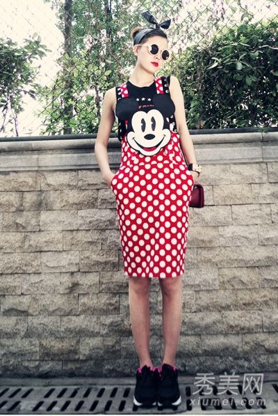 8种着装方式的小长假出游既酷又时尚。