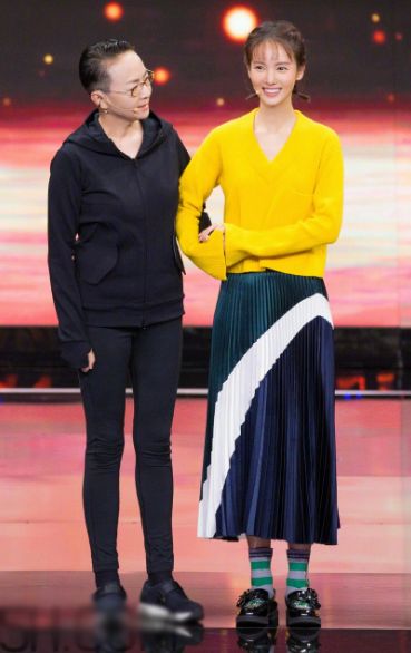 演员的诞生吉娜鞋的品牌是什么?