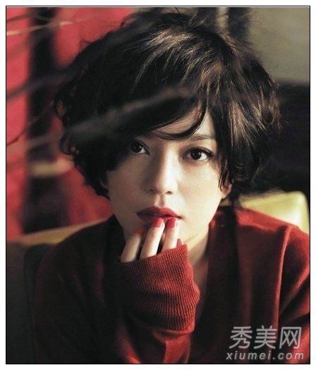 2013年底,18名女演员上演了一场发型盛宴