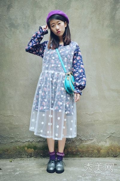 春夏服装搭配应该是简单的链包精致时尚的“身材”