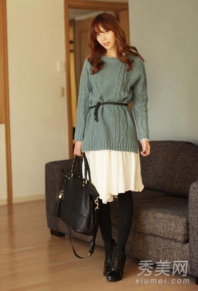 打底毛衣很受短裤或短裙的欢迎。