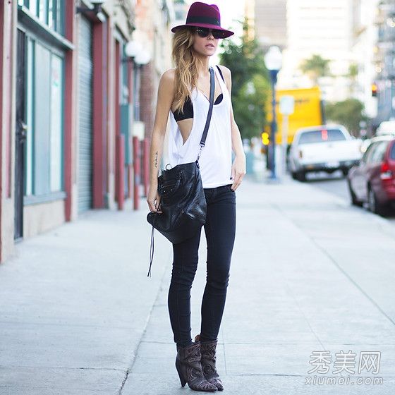 平胸女式夏季连衣裙,带吊带背心,性感不容易看不见