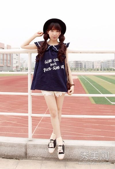 夏季必备鞋,帆布鞋巧妙搭配,减少年龄