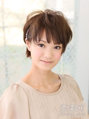 如何让短发在秋天看起来更好?小脸蓬松的头发