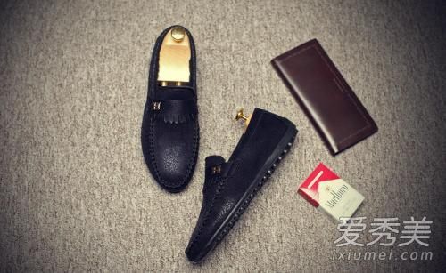 豆鞋和衣服怎么搭配？