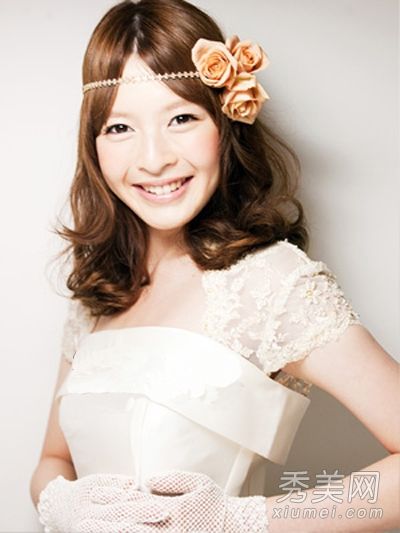 甜美可爱的日本新娘发型为婚礼增色不少