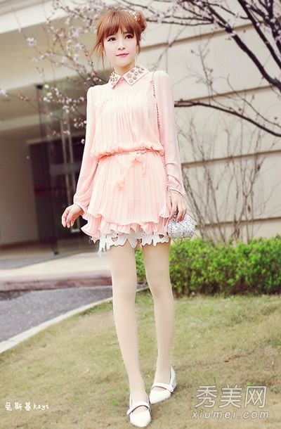 丝袜和连衣裙在女士风格上更优雅。