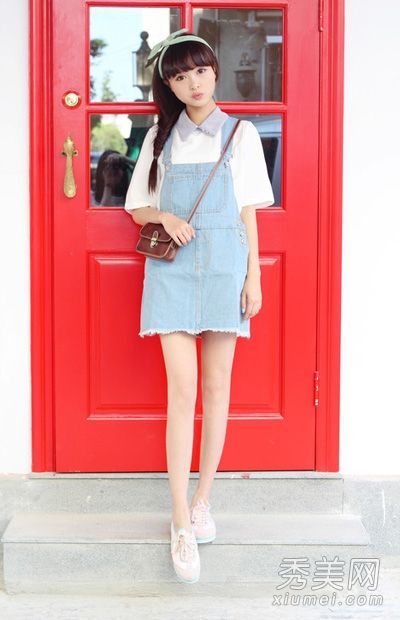 可爱的学院派风格的低腰裙夹克