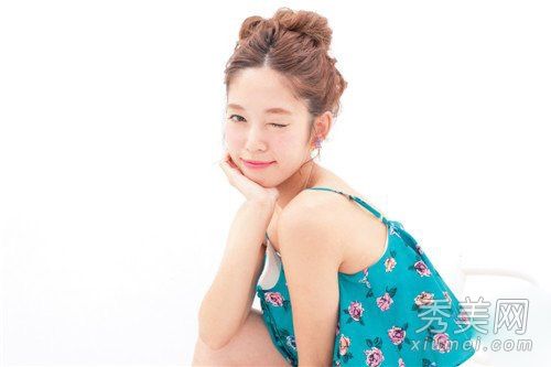 如何系一个漂亮的花朵玉米DIY创意蝴蝶结发型