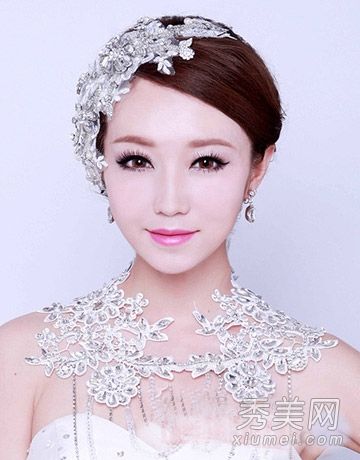 简单长发diy七步打造韩式婉约盘发