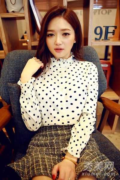 可爱的波点春夏连衣裙打造时尚漂亮的女孩