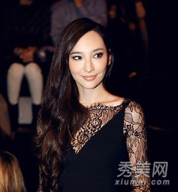 吴佩慈最佳女演员范冰冰年底展示迷人发型