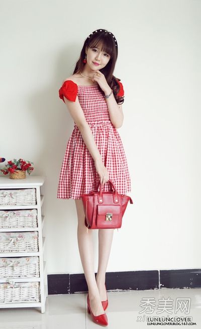 格子花和条纹可以追溯到少女时代。