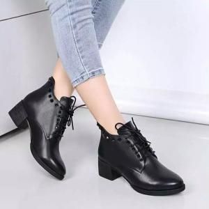 他或她的鞋子一般多少钱?