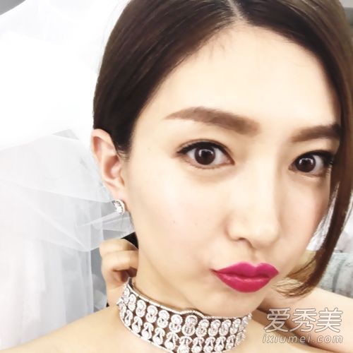 每个人都在做！夏季的最新时尚是清爽的“露耳发”