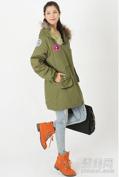 冬季外套配小裤腿是最简约的风格。