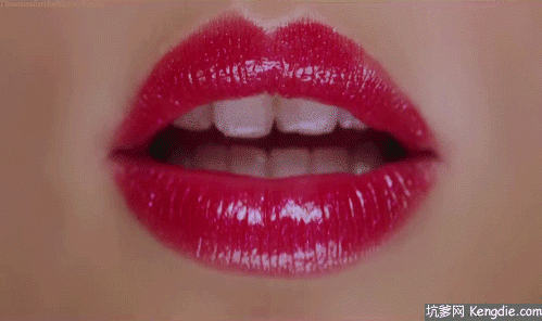 氣質風格迸發！女神紅唇的簡單三步輕鬆控製