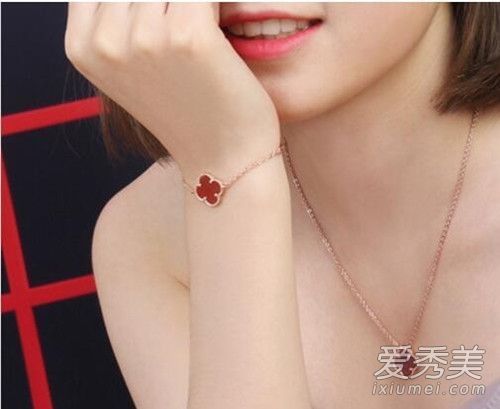 梵克雅宝四叶草手镯多少钱?梵克雅宝四叶三叶草手镯价格