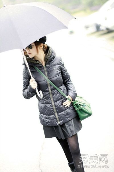 长短款黑色羽绒服，配有图片，穿着好看