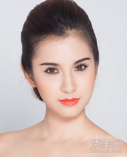 2014年新娘的第一选择是露脸发型和美丽的头发。