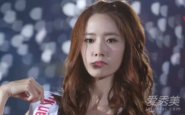 没有苹果头的夏天是不完整的！这种领带现在很流行。