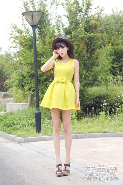 漂亮小礼服推荐夏季穿纯色简约气质