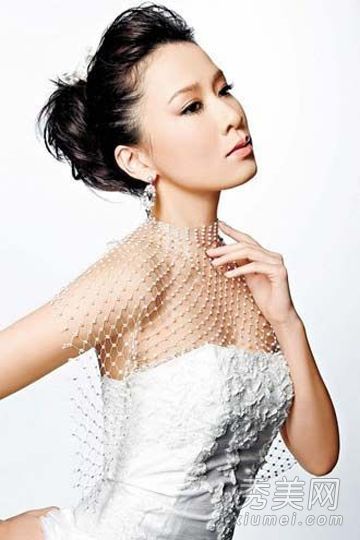 文怡范昕娘妆创造清新脱俗的气质